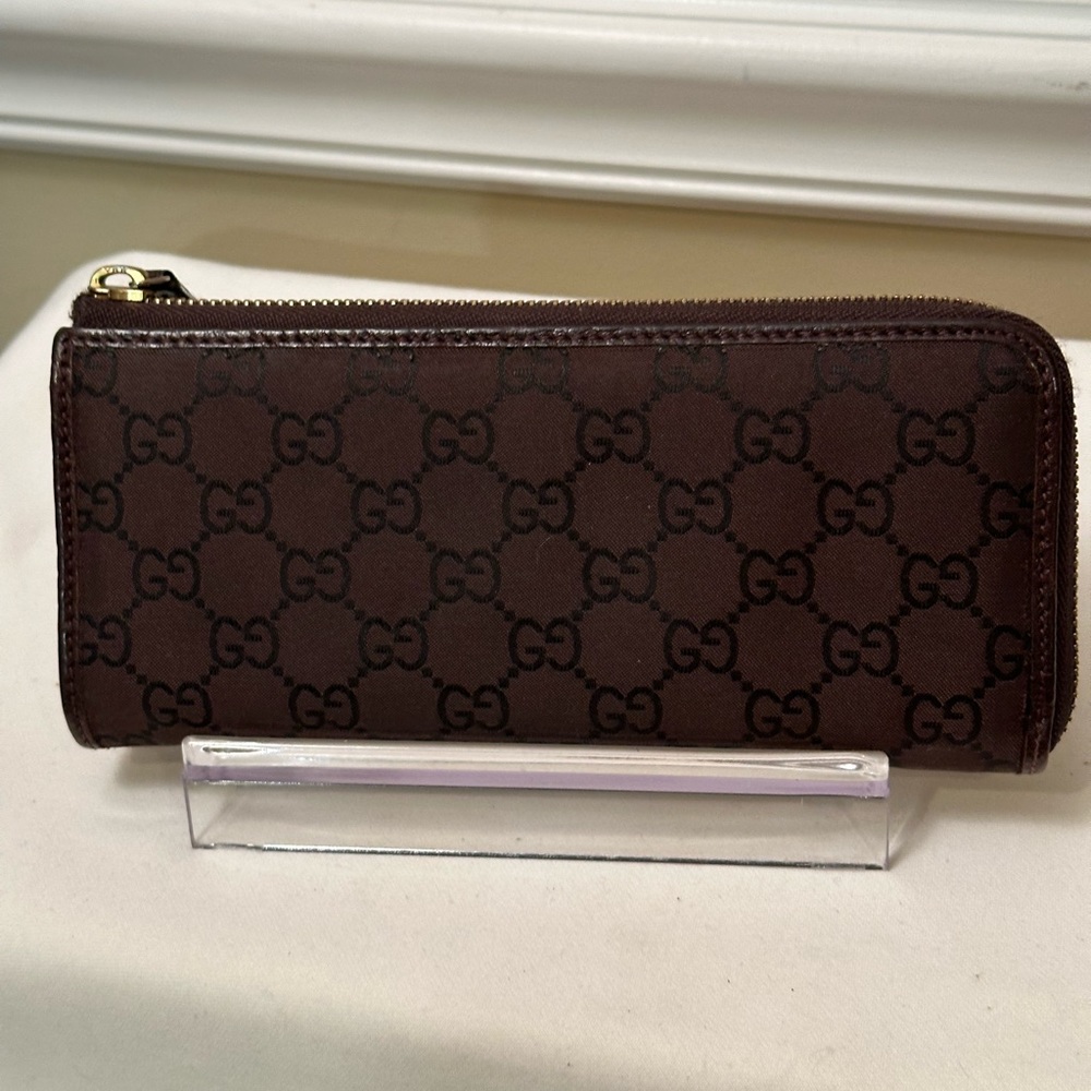 Gucci Guccisimo brown nylon monogram zippy wallet. Zipper is 3/4 around.